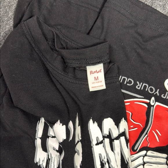 ROMWE Black and Red Short Sleeve Tee with Skeleton Graphic - Picture 2 of 5